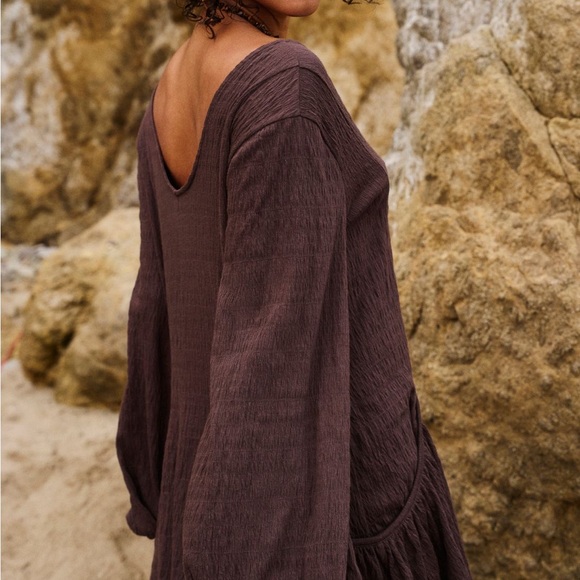 Free people  Sweet Relaxed fit , scoop V-neck  ,billowy banded sleeves, NWOT - Picture 3 of 4